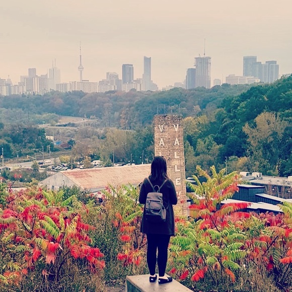 Meet your Posher, Jennifer - Picture 1 of 1